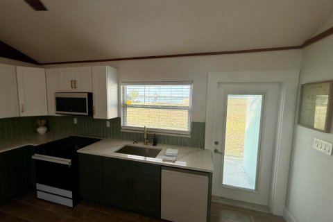 House in Sebring, Florida 2 bedrooms, 113.71 sq.m. № 2173735 - photo 15