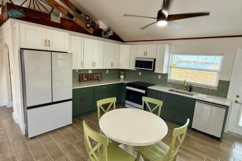 House in Sebring, Florida 2 bedrooms, 113.71 sq.m. № 2173735 - photo 14