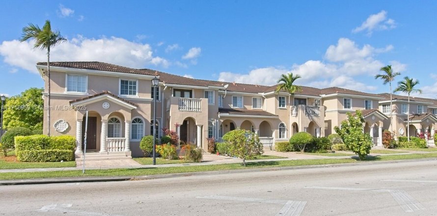Townhouse in Homestead, Florida 3 bedrooms, 146.79 sq.m. № 1763465
