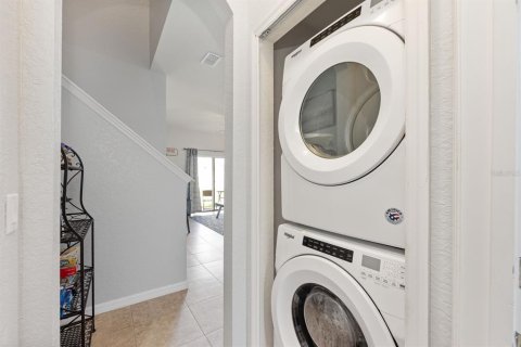 Townhouse in Davenport, Florida 4 bedrooms, 137.68 sq.m. № 1901407 - photo 12