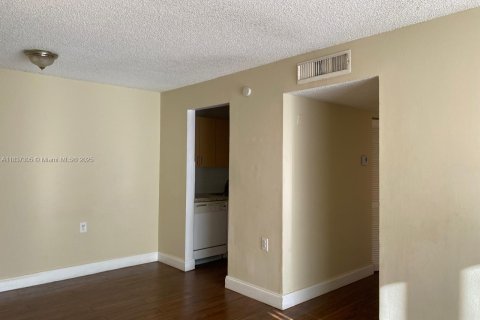 Condominio en alquiler en West Palm Beach, Florida, 2 dormitorios, 65.77 m2 № 1939754 - foto 17