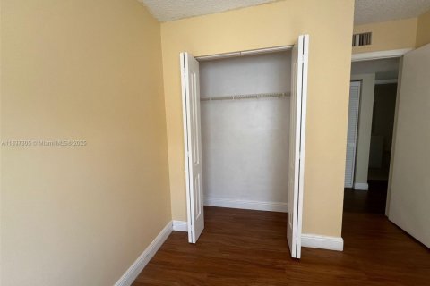 Condominio en alquiler en West Palm Beach, Florida, 2 dormitorios, 65.77 m2 № 1939754 - foto 12