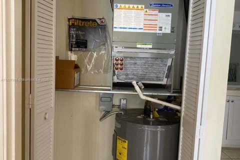 Condominio en alquiler en West Palm Beach, Florida, 2 dormitorios, 65.77 m2 № 1939754 - foto 11