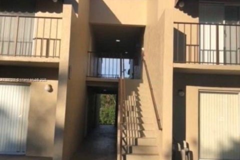 Condominio en alquiler en West Palm Beach, Florida, 2 dormitorios, 65.77 m2 № 1939754 - foto 1