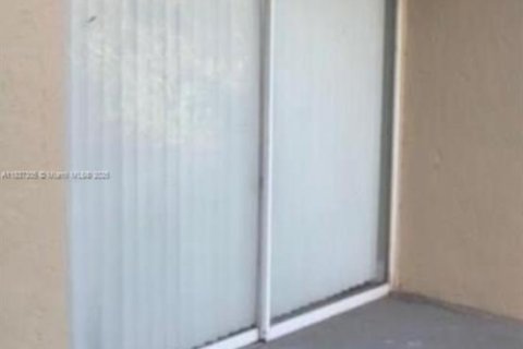 Condominio en alquiler en West Palm Beach, Florida, 2 dormitorios, 65.77 m2 № 1939754 - foto 16