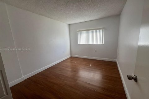 Condominio en alquiler en West Palm Beach, Florida, 2 dormitorios, 65.77 m2 № 1939754 - foto 9