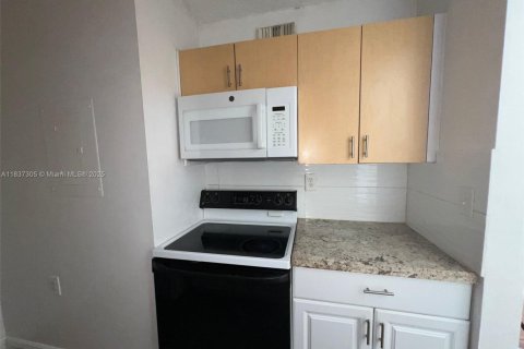 Condominio en alquiler en West Palm Beach, Florida, 2 dormitorios, 65.77 m2 № 1939754 - foto 4