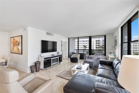 Copropriété à louer à Highland Beach, Floride: 3 chambres, 172.05 m2 № 963713 - photo 1