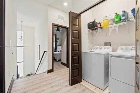 Adosado en venta en Miami Lakes, Florida, 3 dormitorios, 147.53 m2 № 2013735 - foto 17