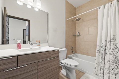 Adosado en venta en Miami Lakes, Florida, 3 dormitorios, 147.53 m2 № 2013735 - foto 15