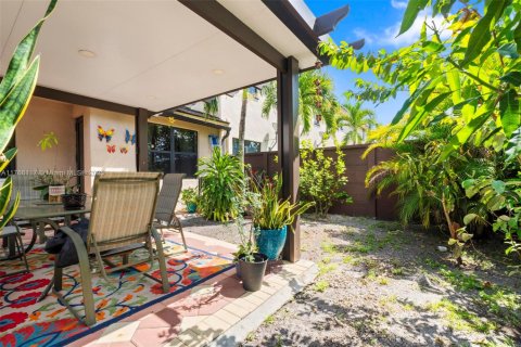 Adosado en venta en Miami Lakes, Florida, 3 dormitorios, 147.53 m2 № 2013735 - foto 18