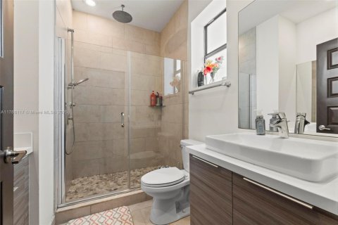 Adosado en venta en Miami Lakes, Florida, 3 dormitorios, 147.53 m2 № 2013735 - foto 13