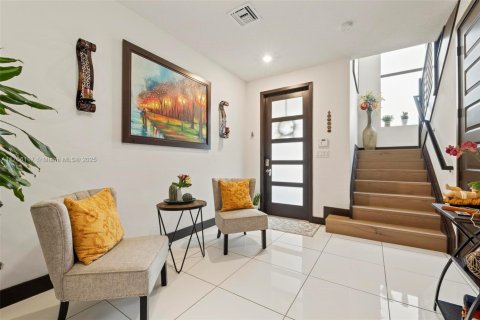 Adosado en venta en Miami Lakes, Florida, 3 dormitorios, 147.53 m2 № 2013735 - foto 9