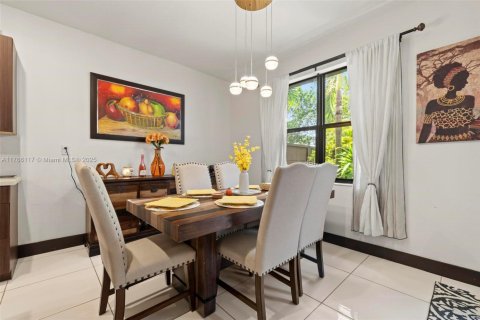 Adosado en venta en Miami Lakes, Florida, 3 dormitorios, 147.53 m2 № 2013735 - foto 11