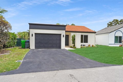 Villa ou maison à vendre à Sunrise, Floride: 3 chambres, 176.61 m2 № 2146491 - photo 3