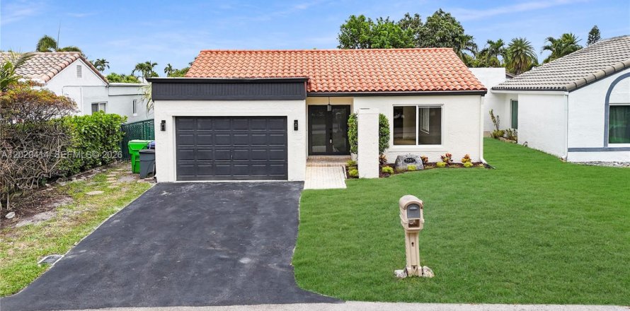 Villa ou maison à Sunrise, Floride 3 chambres, 176.61 m2 № 2146491