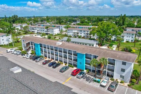 Condo in Bradenton, Florida, 2 bedrooms № 2111352 - photo 2