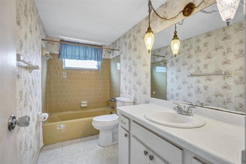 Condo in Bradenton, Florida, 2 bedrooms № 2111352 - photo 17