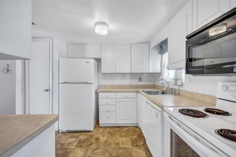 Condo in Bradenton, Florida, 2 bedrooms № 2111352 - photo 8