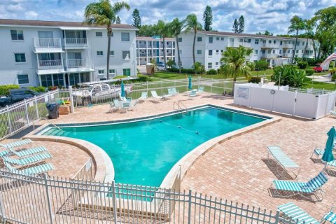 Condo in Bradenton, Florida, 2 bedrooms № 2111352 - photo 25