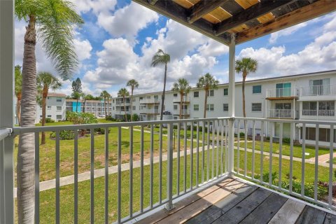 Condo in Bradenton, Florida, 2 bedrooms № 2111352 - photo 15