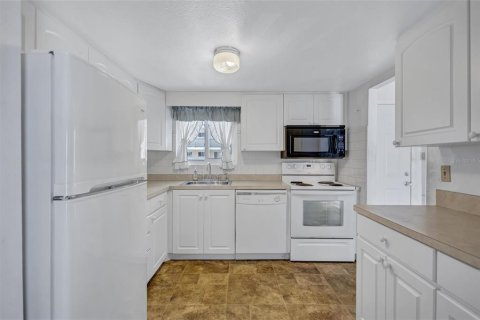 Condo in Bradenton, Florida, 2 bedrooms № 2111352 - photo 10