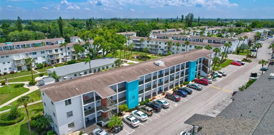 Condo in Bradenton, Florida, 2 bedrooms № 2111352