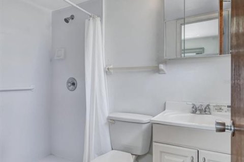 Condo in Bradenton, Florida, 2 bedrooms № 2111352 - photo 22