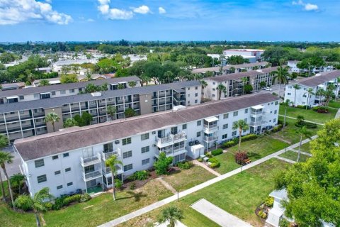 Condo in Bradenton, Florida, 2 bedrooms № 2111352 - photo 29