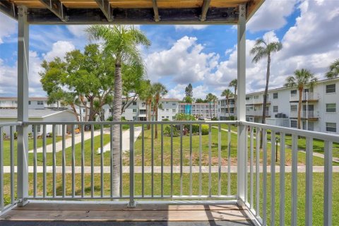 Condo in Bradenton, Florida, 2 bedrooms № 2111352 - photo 14