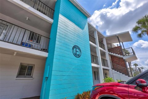 Condo in Bradenton, Florida, 2 bedrooms № 2111352 - photo 3