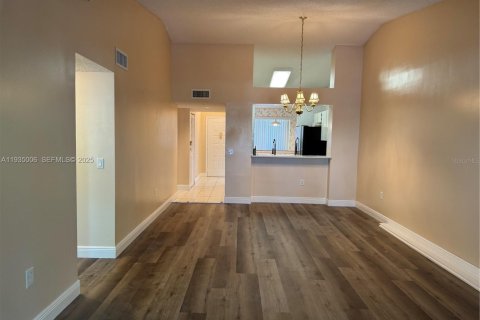 Copropriété à vendre à Tamarac, Floride: 2 chambres, 110.27 m2 № 2035860 - photo 9