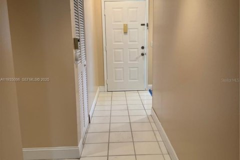 Copropriété à vendre à Tamarac, Floride: 2 chambres, 110.27 m2 № 2035860 - photo 5