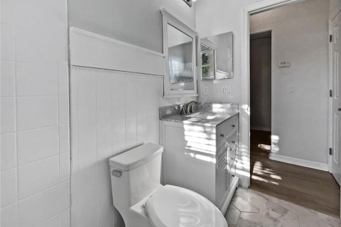 House in Sarasota, Florida 2 bedrooms, 154.96 sq.m. № 1884013 - photo 12