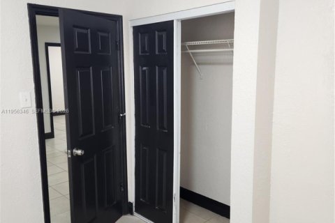 Casa en alquiler en Florida City, Florida, 3 dormitorios, 60.39 m2 № 2012041 - foto 8