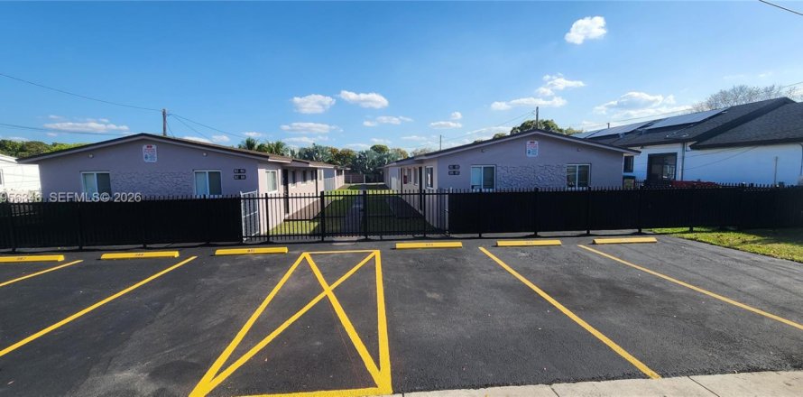 Casa en Florida City, Florida 3 dormitorios, 60.39 m2 № 2012041