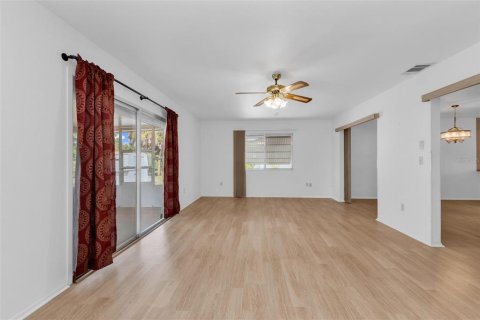 Villa ou maison à vendre à Port Charlotte, Floride: 3 chambres, 146.23 m2 № 2142385 - photo 3