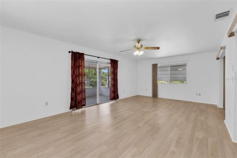 Villa ou maison à vendre à Port Charlotte, Floride: 3 chambres, 146.23 m2 № 2142385 - photo 2