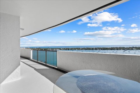 Condo in West Palm Beach, Florida, 2 bedrooms  № 2368481 - photo 3