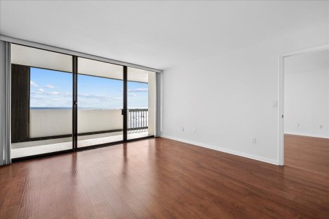 Condo in West Palm Beach, Florida, 2 bedrooms  № 2368481 - photo 23