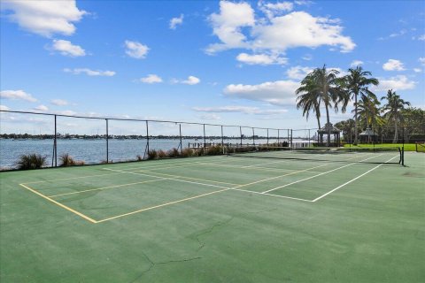 Condo in West Palm Beach, Florida, 2 bedrooms  № 2368481 - photo 13