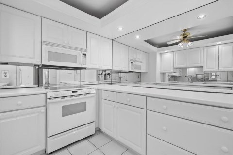 Condo in West Palm Beach, Florida, 2 bedrooms  № 2368481 - photo 22