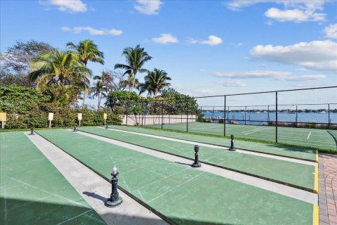 Condo in West Palm Beach, Florida, 2 bedrooms  № 2368481 - photo 14