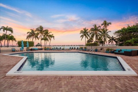 Condo in West Palm Beach, Florida, 2 bedrooms  № 2368481 - photo 30