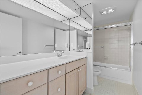 Condo in West Palm Beach, Florida, 2 bedrooms  № 2368481 - photo 9