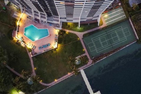 Condo in West Palm Beach, Florida, 2 bedrooms  № 2368481 - photo 16