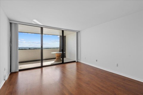 Condo in West Palm Beach, Florida, 2 bedrooms  № 2368481 - photo 25