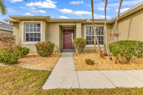 Casa en venta en Punta Gorda, Florida, 3 dormitorios, 154.78 m2 № 2206077 - foto 2