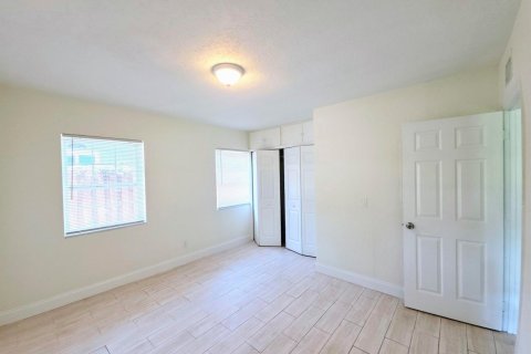 Villa ou maison à louer à Fort Lauderdale, Floride: 2 chambres, 114.36 m2 № 2439276 - photo 26