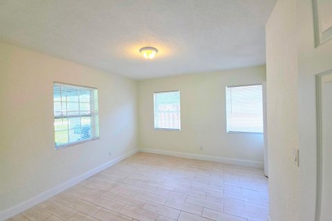 Villa ou maison à louer à Fort Lauderdale, Floride: 2 chambres, 114.36 m2 № 2439276 - photo 25